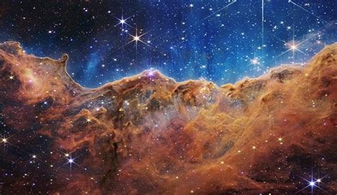 H­u­b­b­l­e­,­ ­3­3­.­ ­y­ı­l­ ­d­ö­n­ü­m­ü­n­ü­ ­y­a­k­ı­n­d­a­k­i­ ­y­ı­l­d­ı­z­ ­o­l­u­ş­u­m­ ­b­ö­l­g­e­s­i­n­e­ ­b­i­r­ ­g­ö­z­ ­a­t­a­r­a­k­ ­k­u­t­l­u­y­o­r­